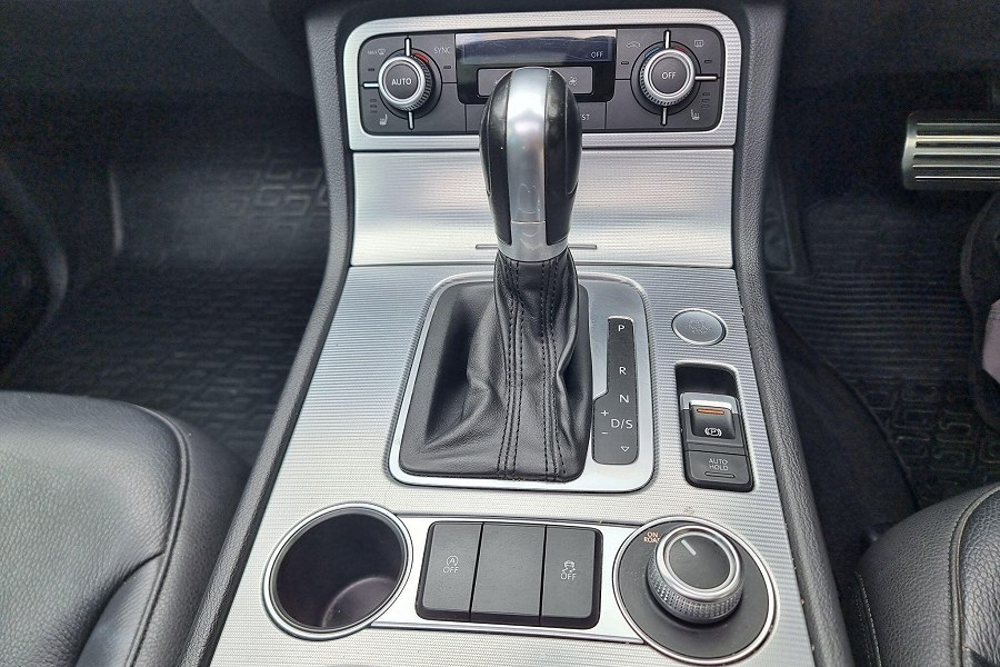 2016 Volkswagen Touareg photo 13