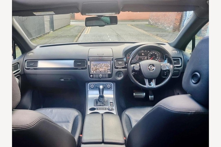 2016 Volkswagen Touareg photo 13