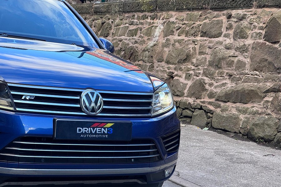 2016 Volkswagen Touareg photo 3
