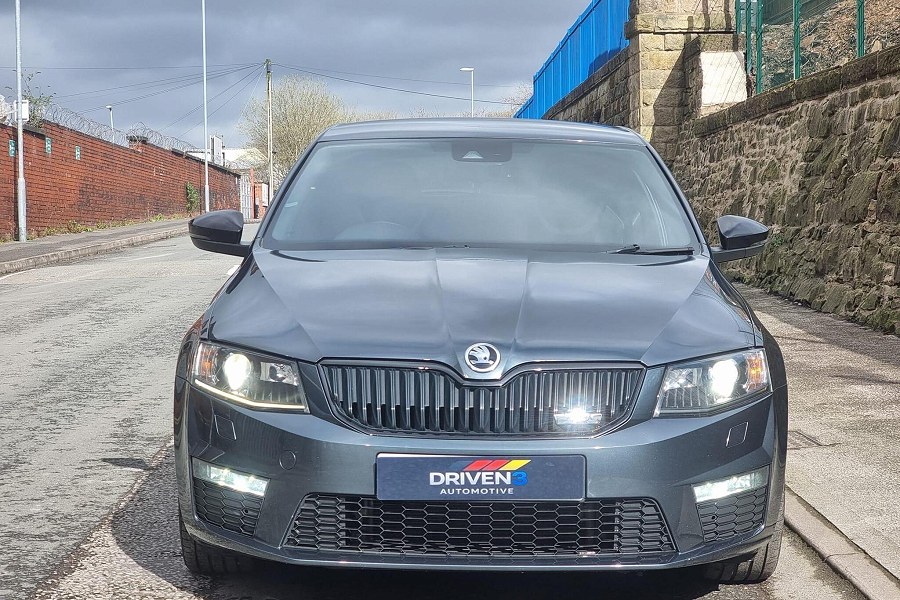 Skoda Octavia photo 2