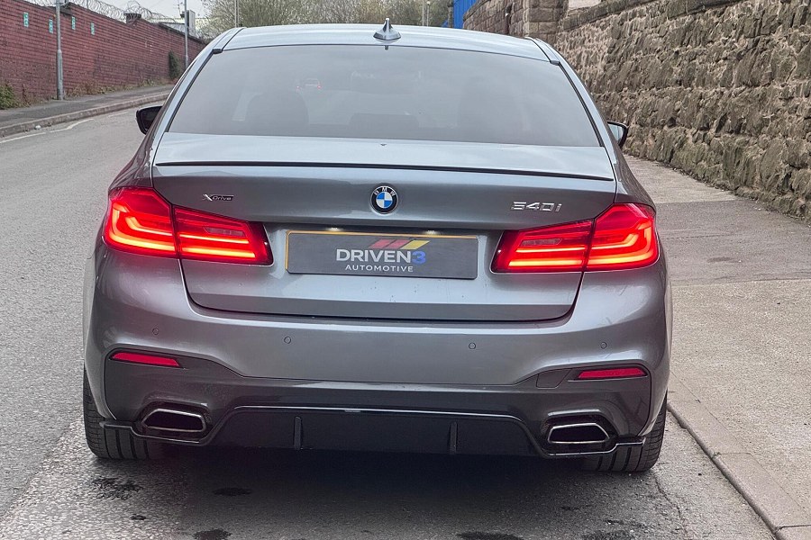 2018 BMW 5 Series photo 12