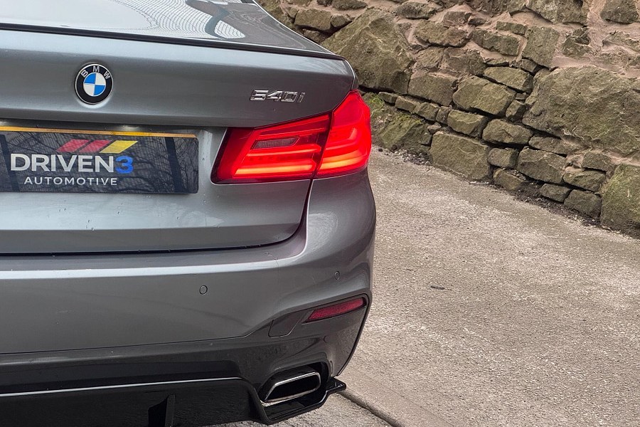 2018 BMW 5 Series photo 13