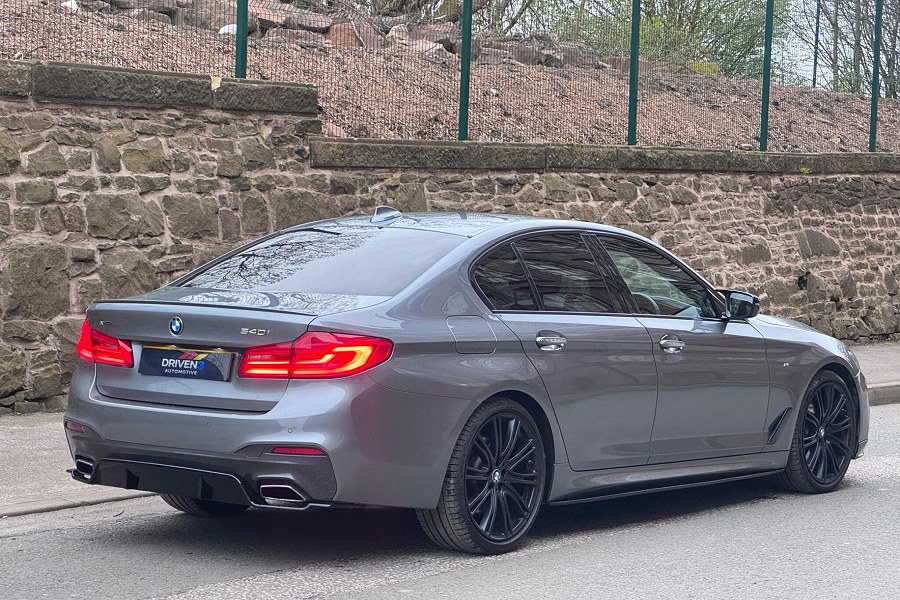 2018 BMW 5 Series photo 13