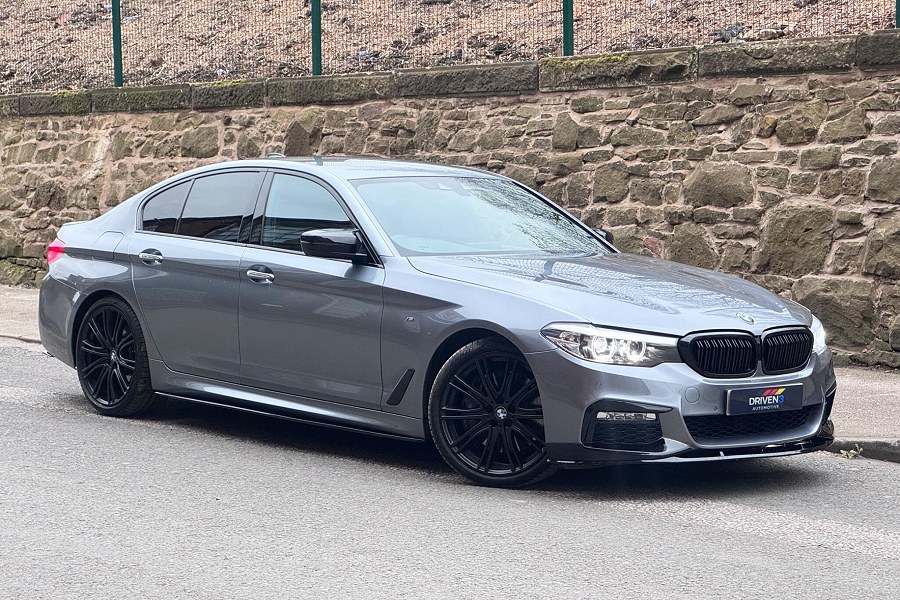 BMW 5 Series photo 2