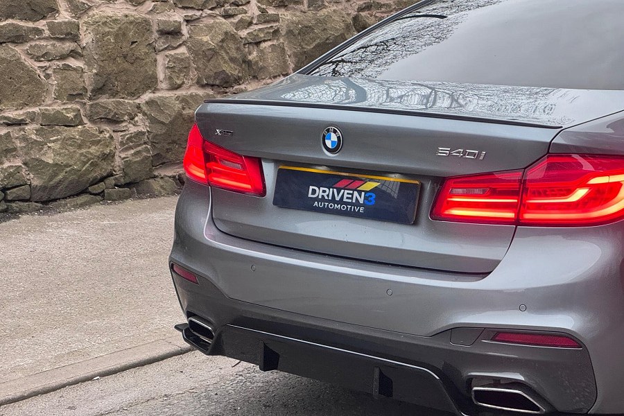 2018 BMW 5 Series photo 11