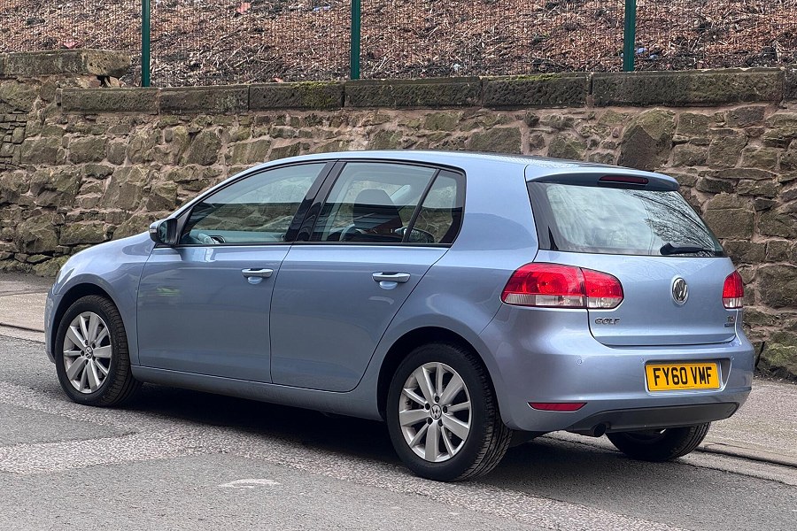 2010 Volkswagen Golf photo 4