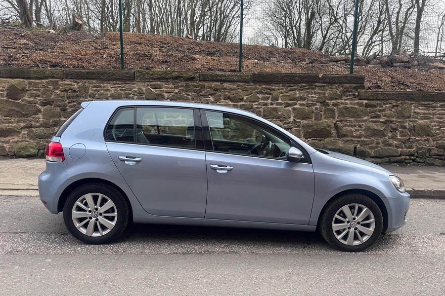 2010 Volkswagen Golf photo 11