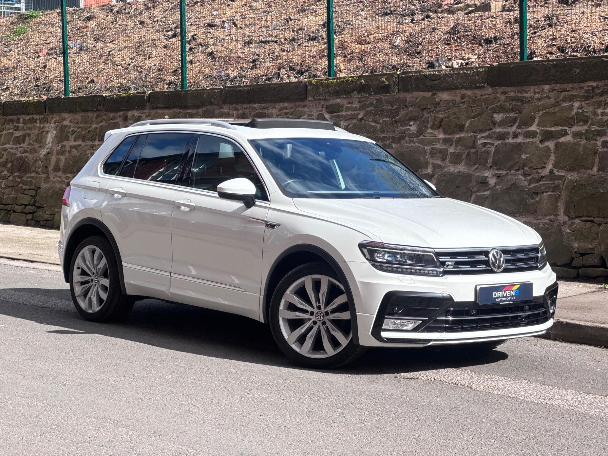 2016 Volkswagen Tiguan 2.0 TDI BlueMotion Tech R-Line DSG 4Motion Euro 6 (s/s) 5dr for sale at Driven3 automotive