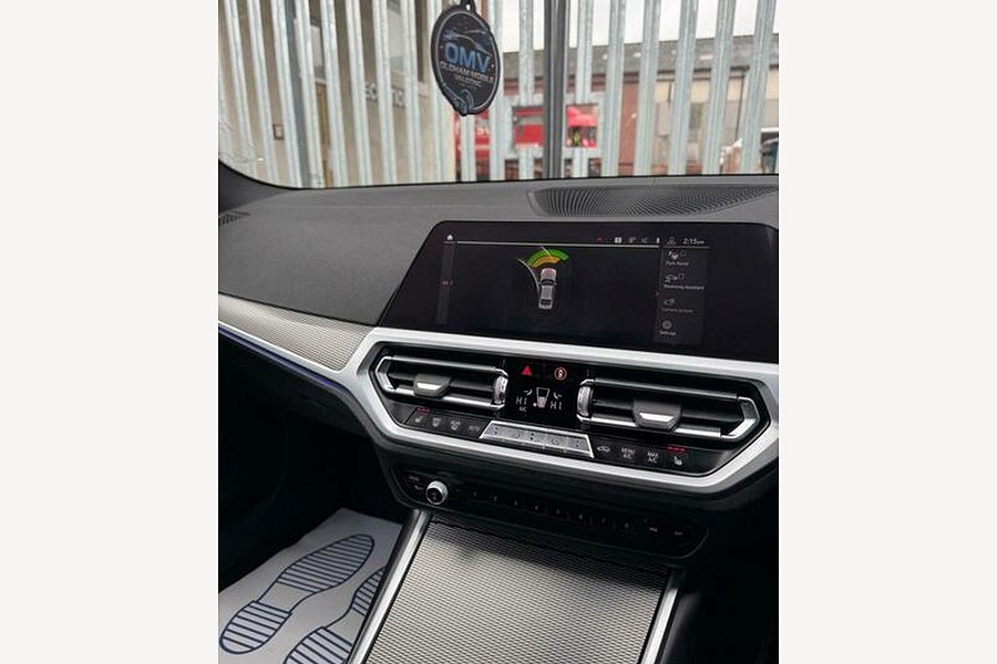 2019 BMW 3 Series photo 12