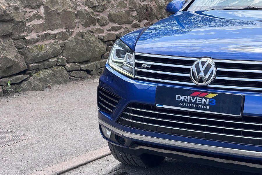 2016 Volkswagen Touareg photo 3