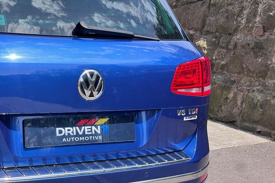2016 Volkswagen Touareg photo 14