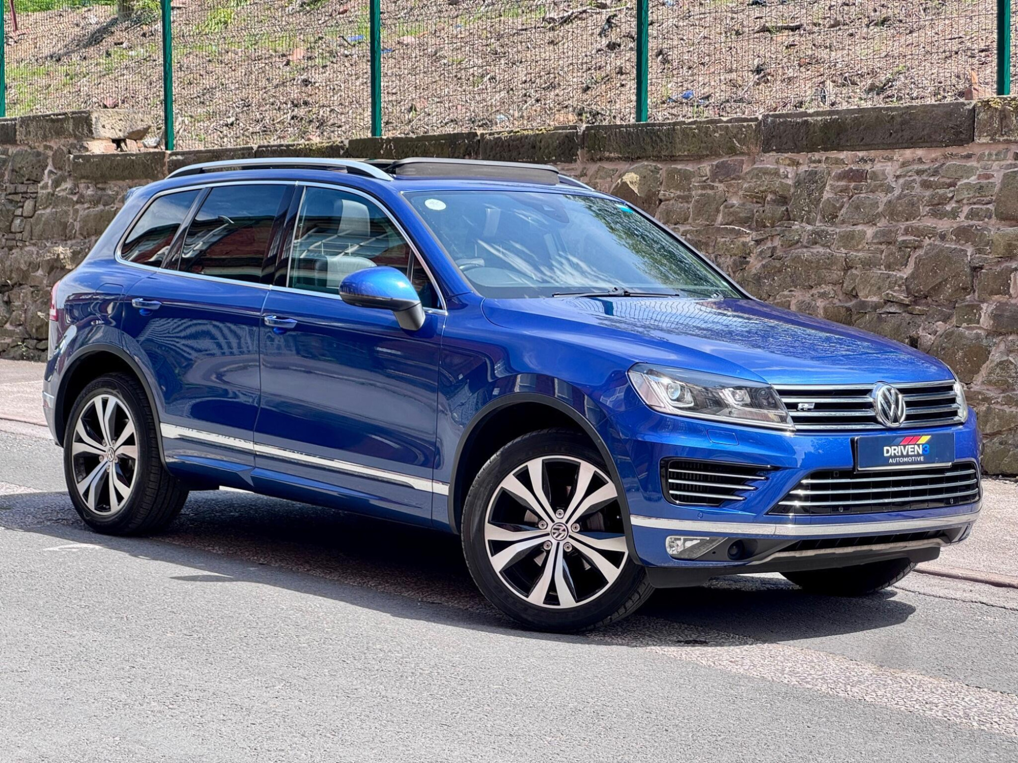 Volkswagen Touareg photo 2