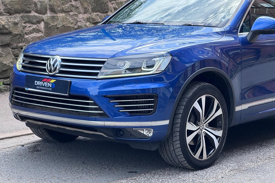 2016 Volkswagen Touareg photo 11