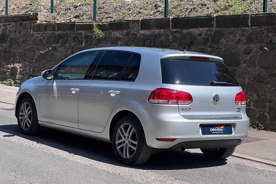 2010 Volkswagen Golf photo 4