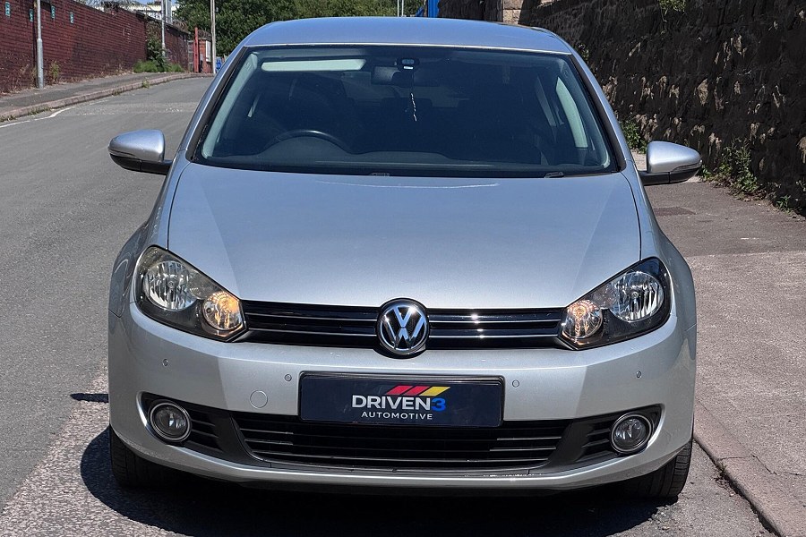 2010 Volkswagen Golf photo 3