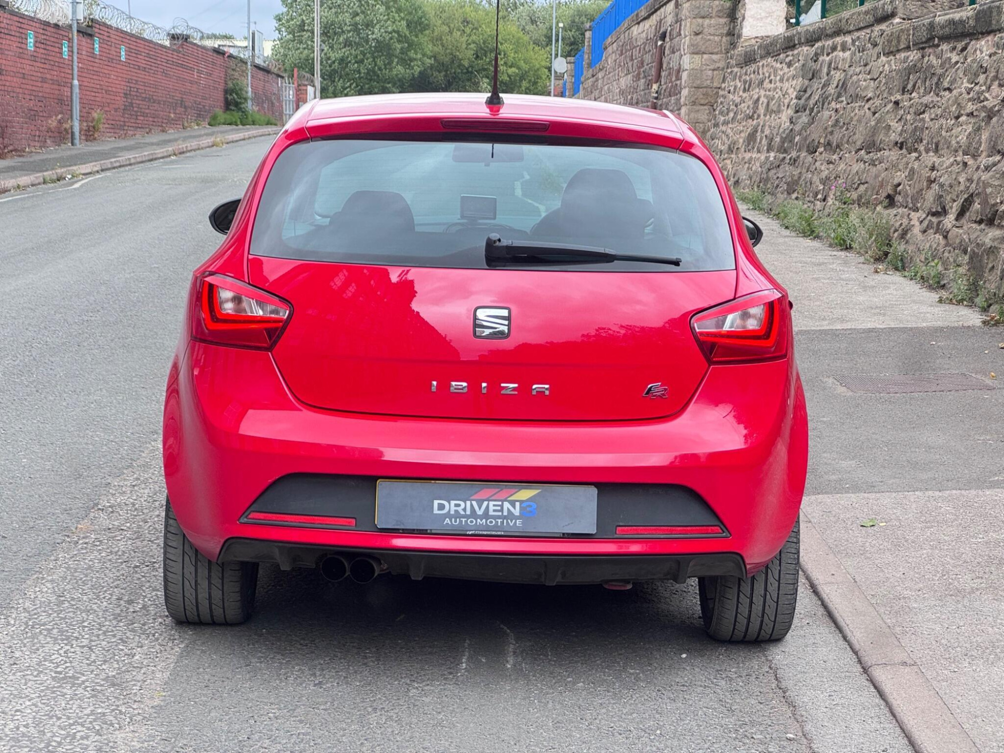 SEAT Ibiza photo 2