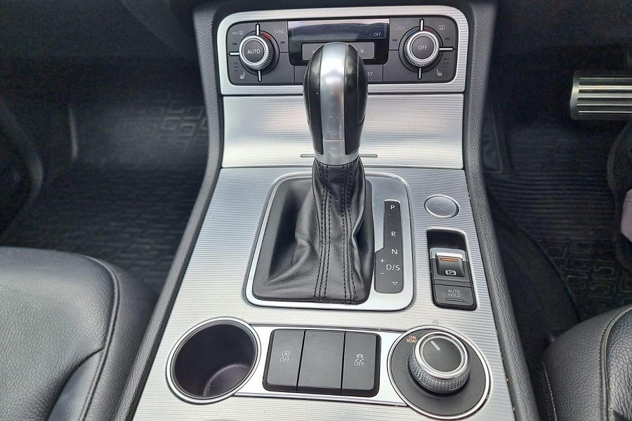 2016 Volkswagen Touareg photo 9