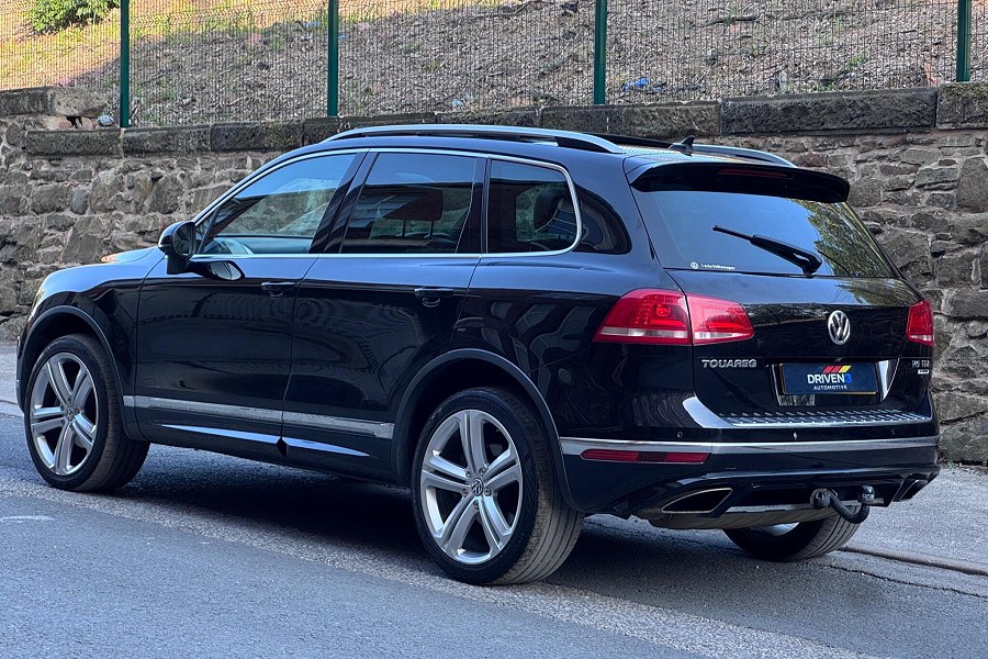 2016 Volkswagen Touareg photo 3