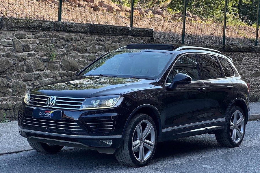 2016 Volkswagen Touareg photo 2