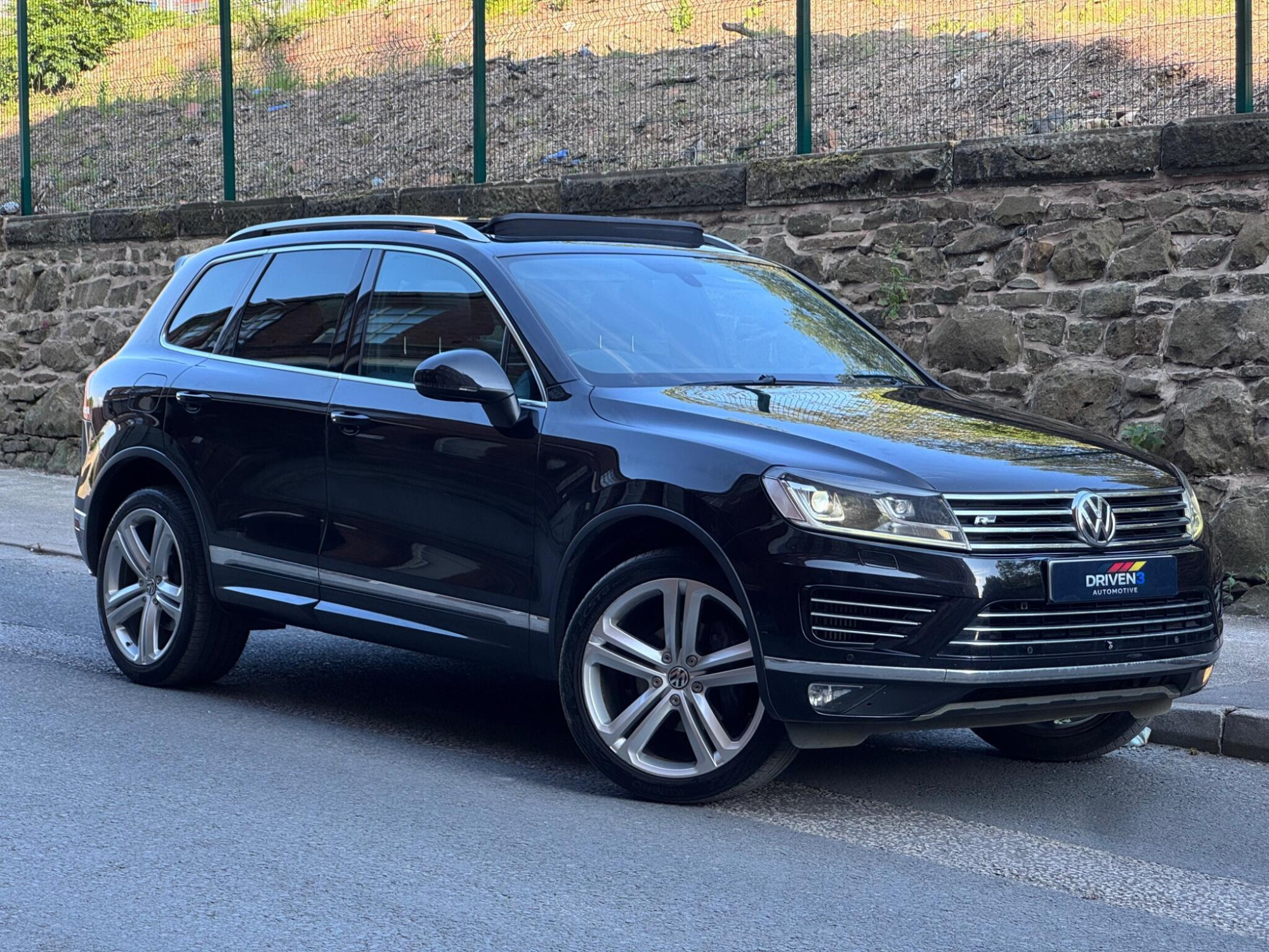 2016 Volkswagen Touareg 3.0 TDI V6 BlueMotion Tech R-Line SUV 5dr Diesel Tiptronic 4WD Euro 6 (s/s) (262 ps) for sale at Driven3 automotive