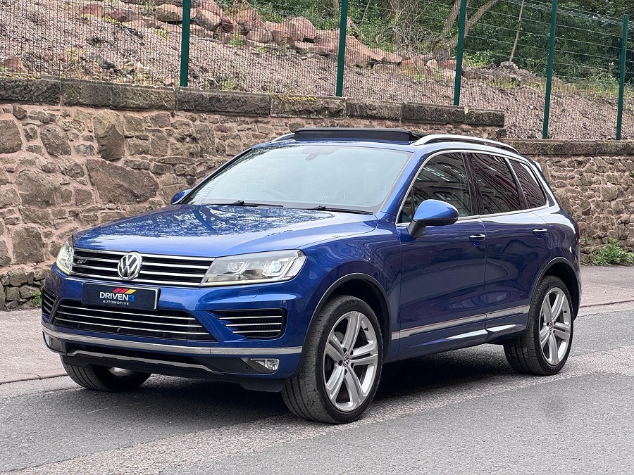 2017 Volkswagen Touareg photo 3