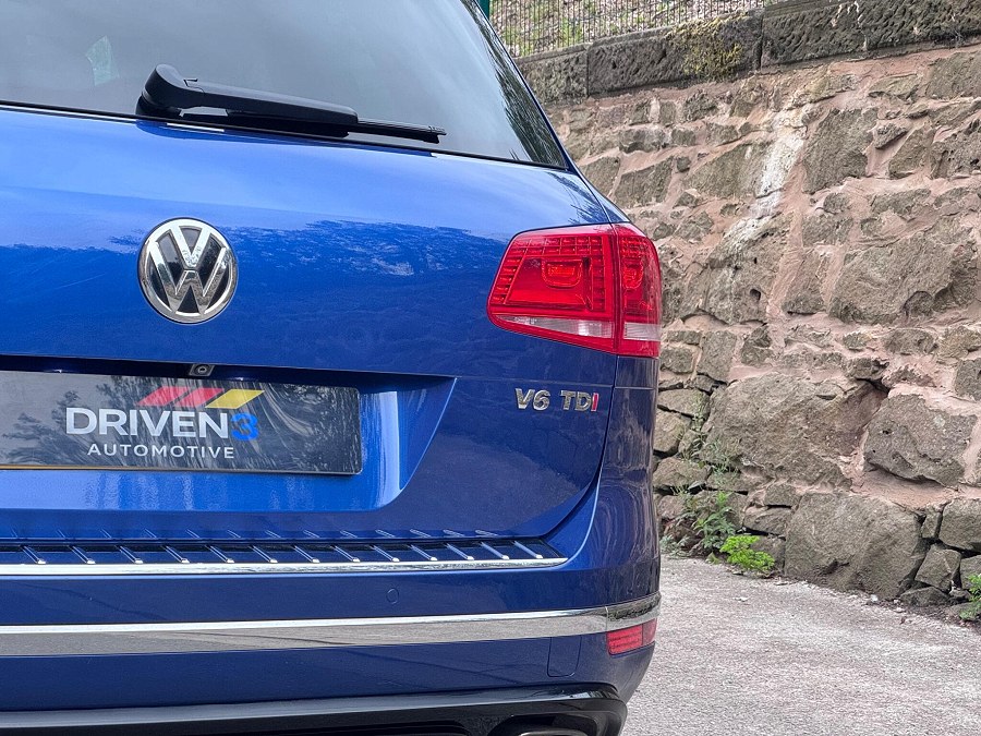 2017 Volkswagen Touareg photo 13