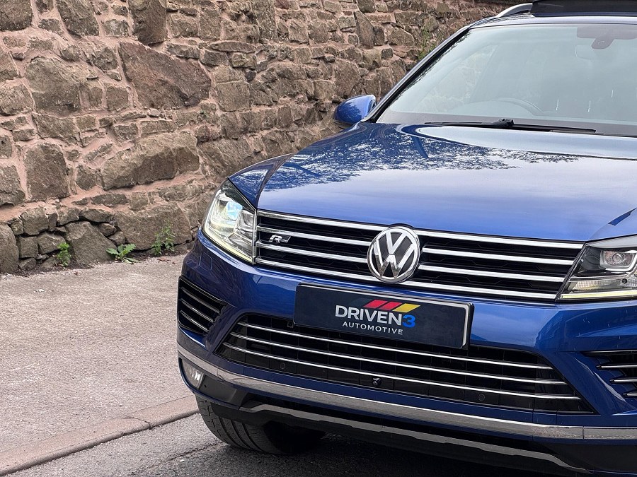 2017 Volkswagen Touareg photo 2