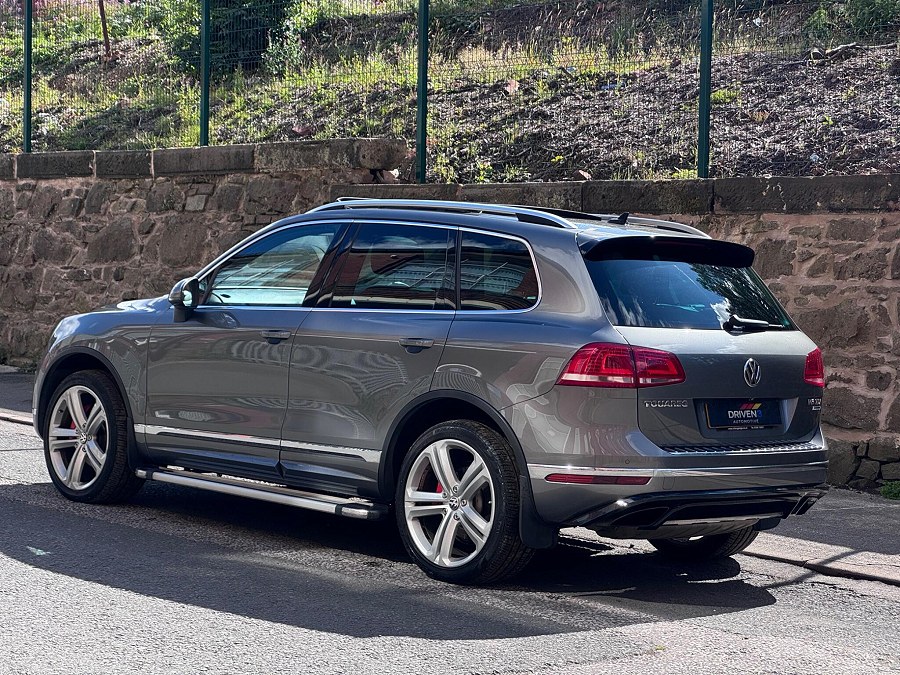 2016 Volkswagen Touareg photo 4