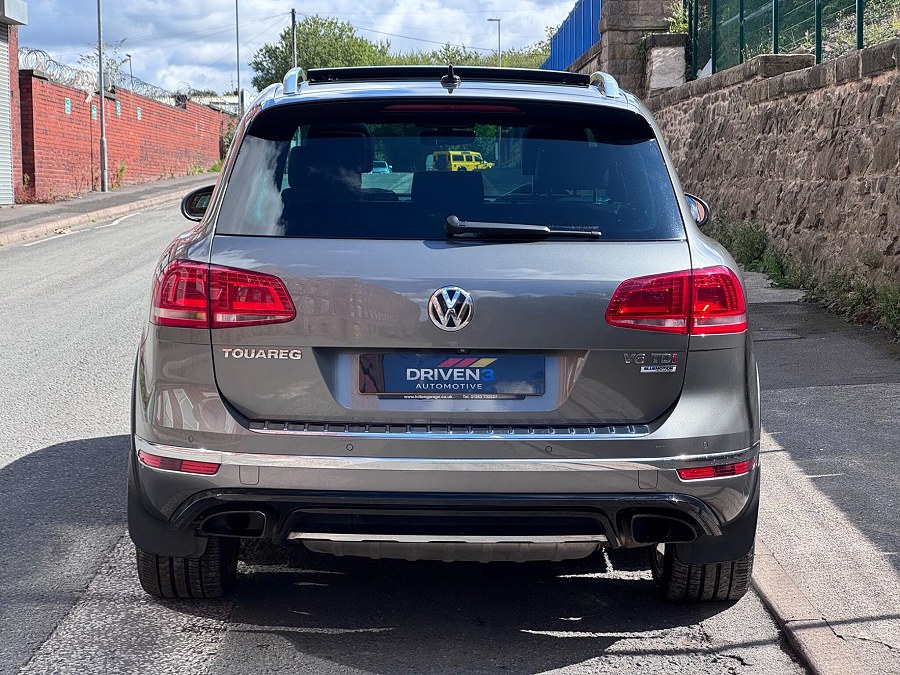 2016 Volkswagen Touareg photo 10