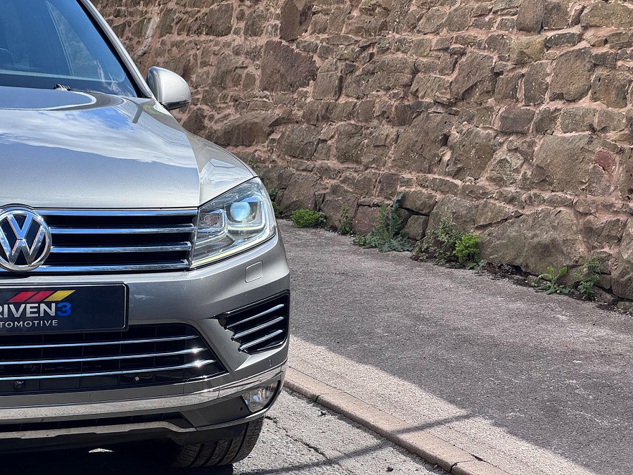 2016 Volkswagen Touareg photo 5