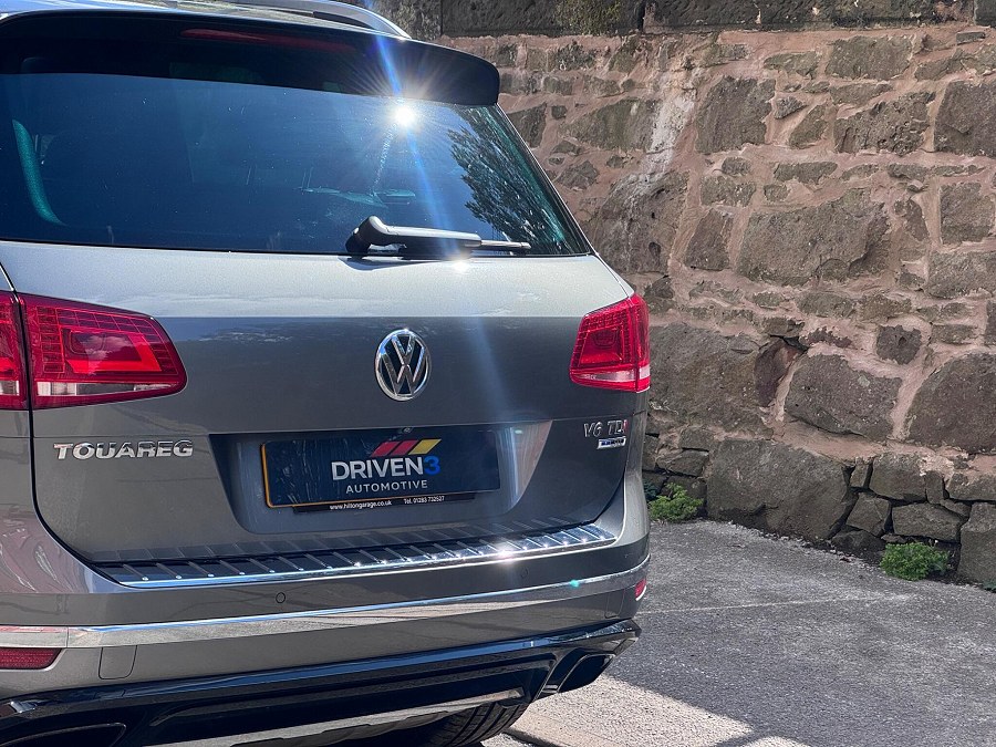 2016 Volkswagen Touareg photo 9
