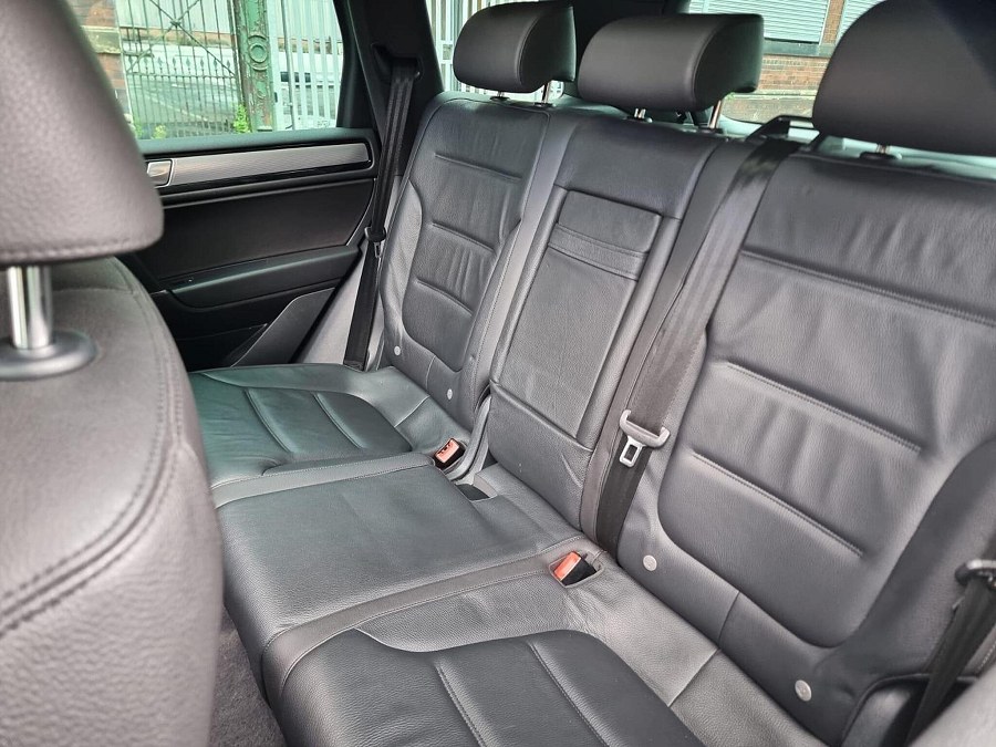 2016 Volkswagen Touareg photo 13