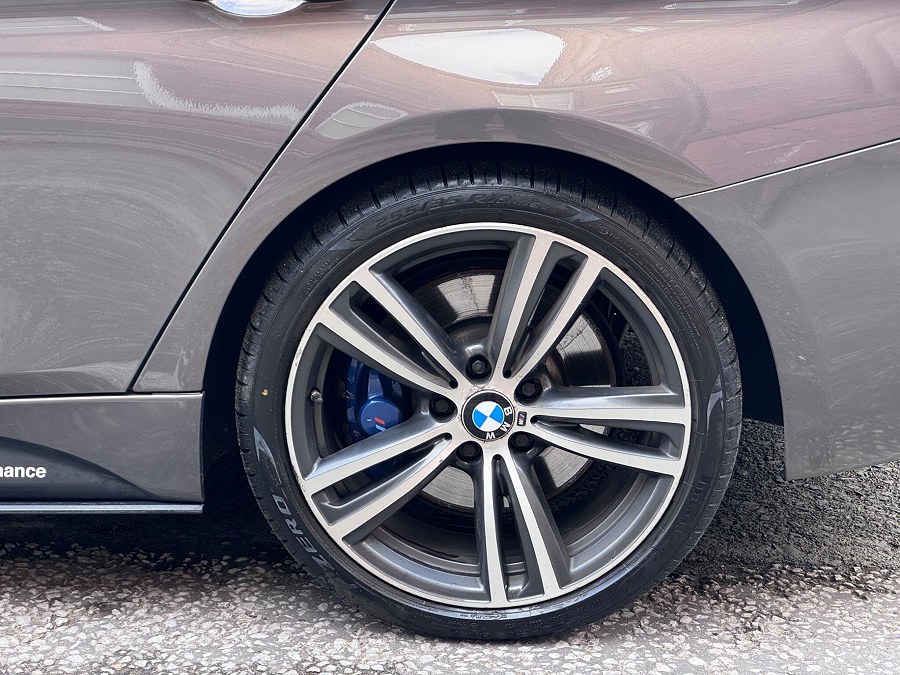 2018 BMW 3 Series photo 12