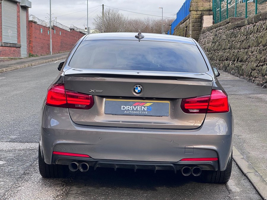 2018 BMW 3 Series photo 9