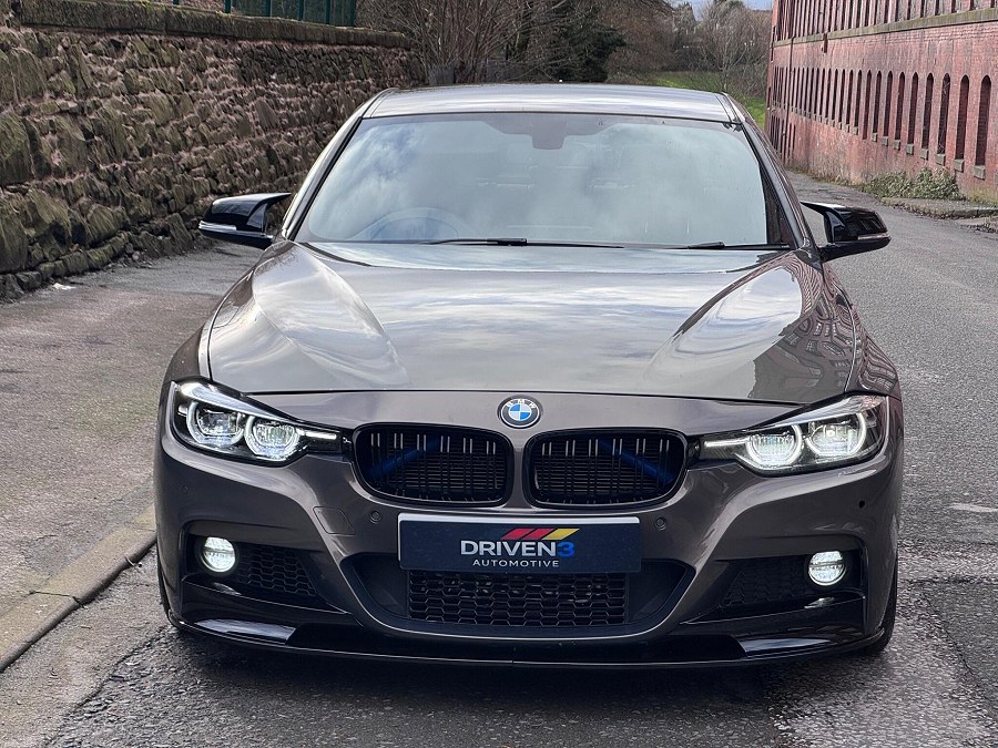 BMW 3 Series photo 2