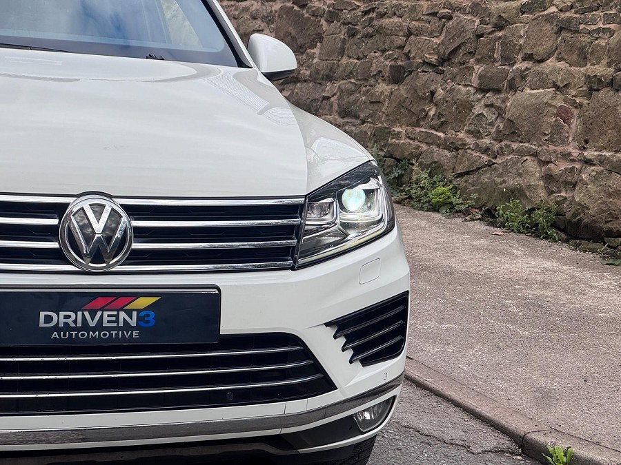 2017 Volkswagen Touareg photo 9