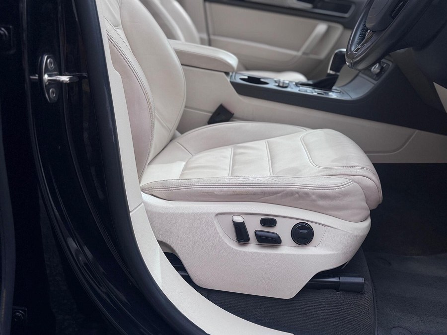 2016 Volkswagen Touareg photo 14