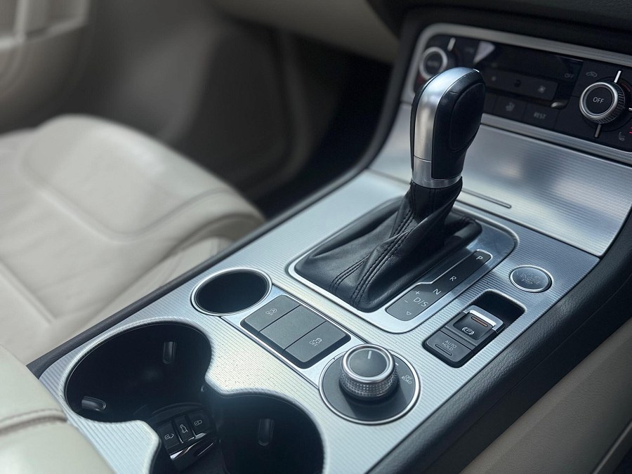 2016 Volkswagen Touareg photo 12