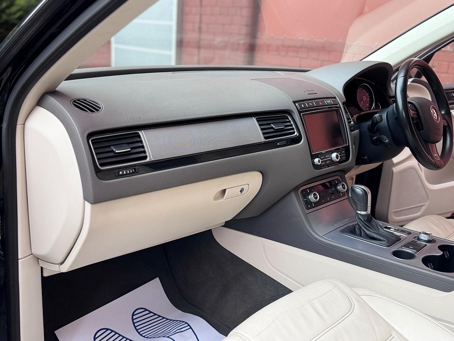2016 Volkswagen Touareg photo 10