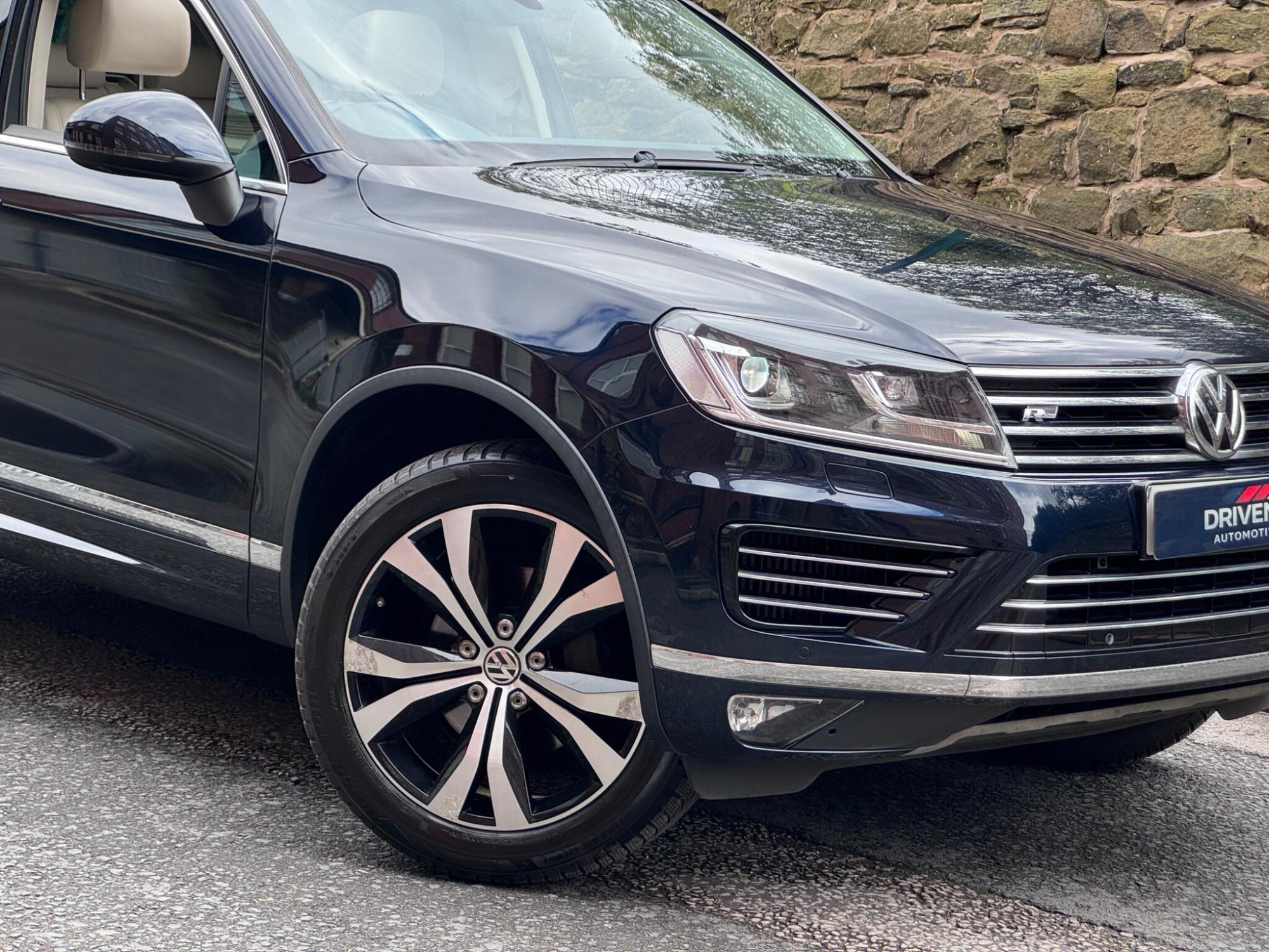 Volkswagen Touareg photo 2