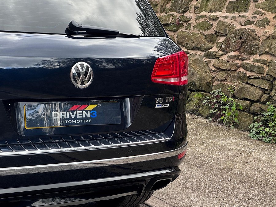 2016 Volkswagen Touareg photo 8