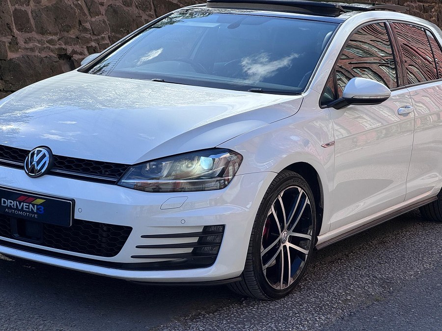 2016 Volkswagen Golf photo 3