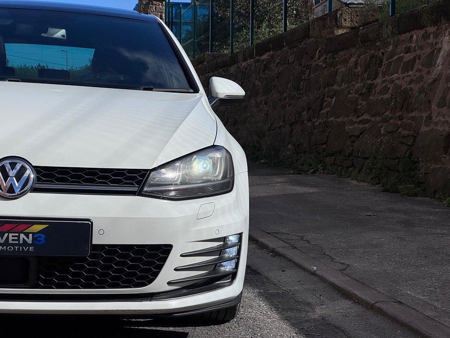 Volkswagen Golf photo 2