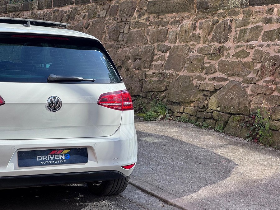 2016 Volkswagen Golf photo 11