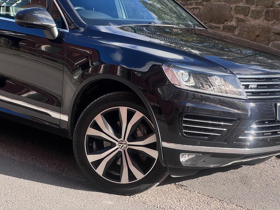 2017 Volkswagen Touareg photo 5