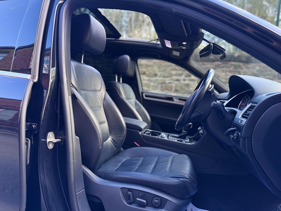 2017 Volkswagen Touareg photo 14