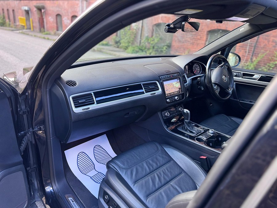 2017 Volkswagen Touareg photo 12