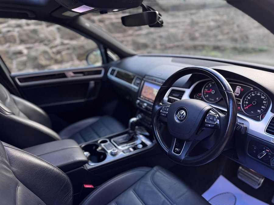 2017 Volkswagen Touareg photo 13