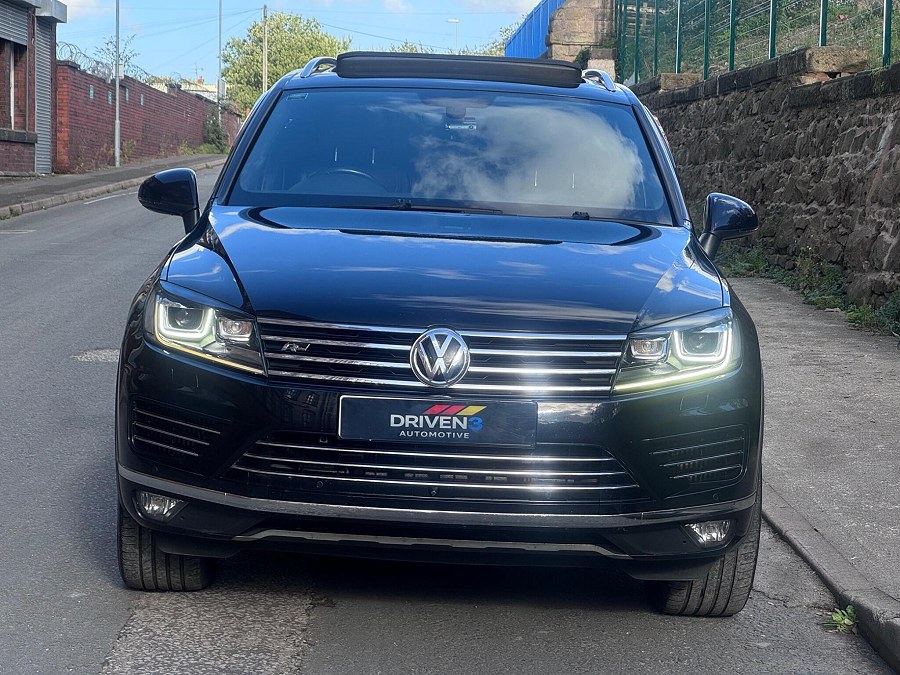 2017 Volkswagen Touareg photo 2