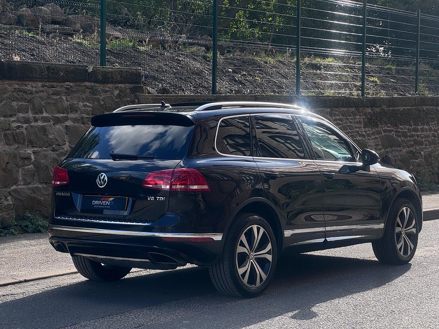 2017 Volkswagen Touareg photo 11
